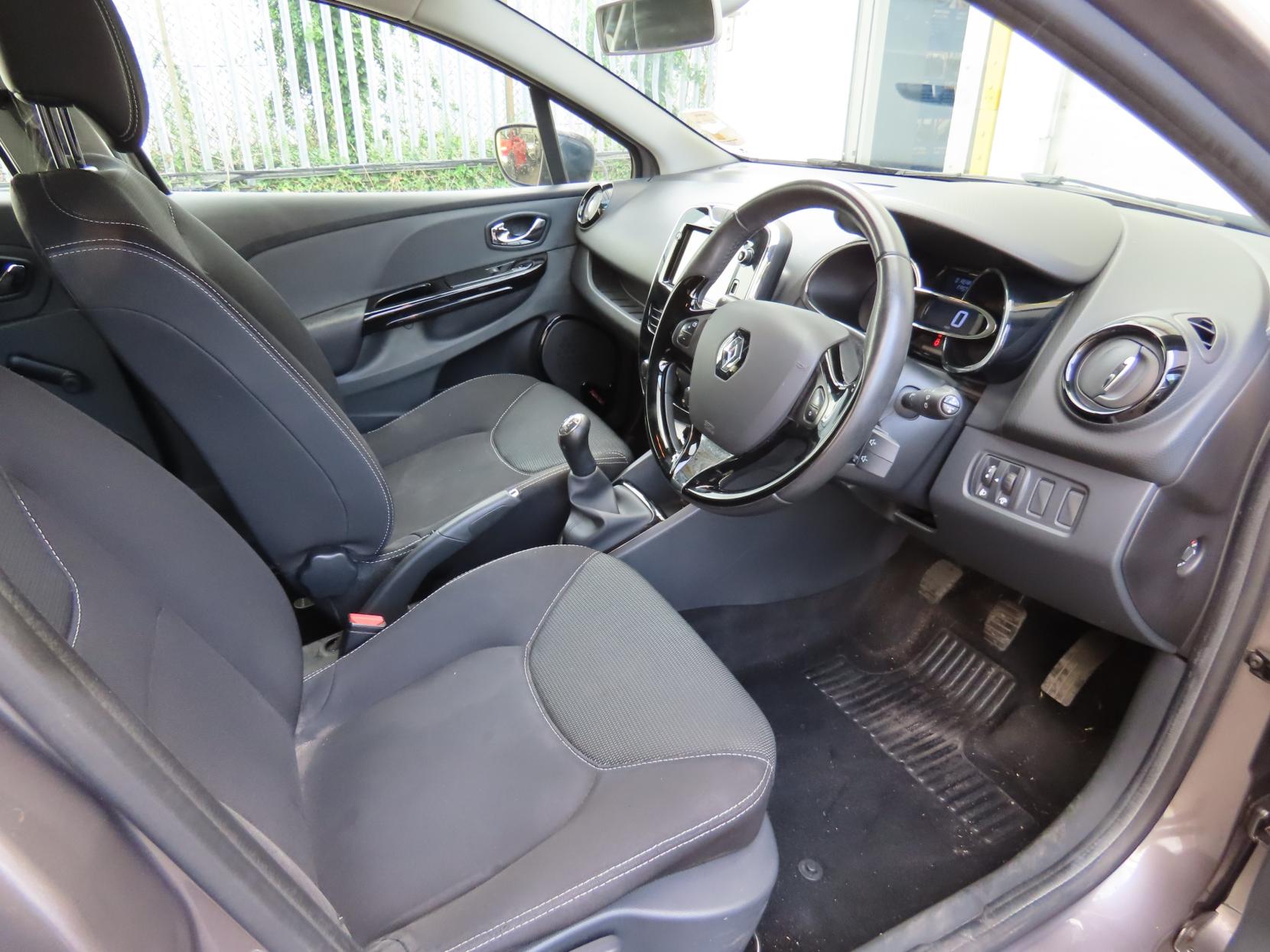 Renault Clio 1.2 16V Dynamique MediaNav Hatchback 5dr Petrol Manual Euro 5 (75 ps)