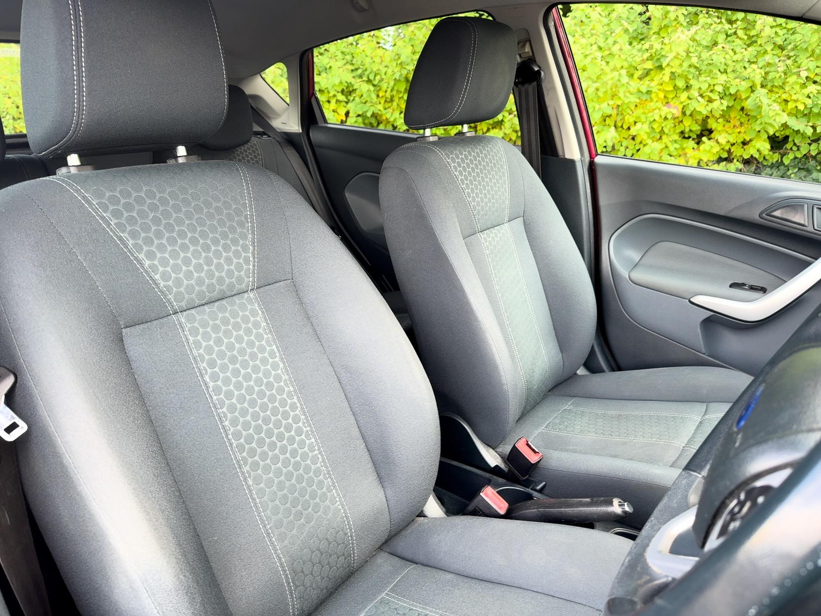 Ford Fiesta 1.4 Titanium Hatchback 5dr Petrol Automatic (154 g/km, 94 bhp)