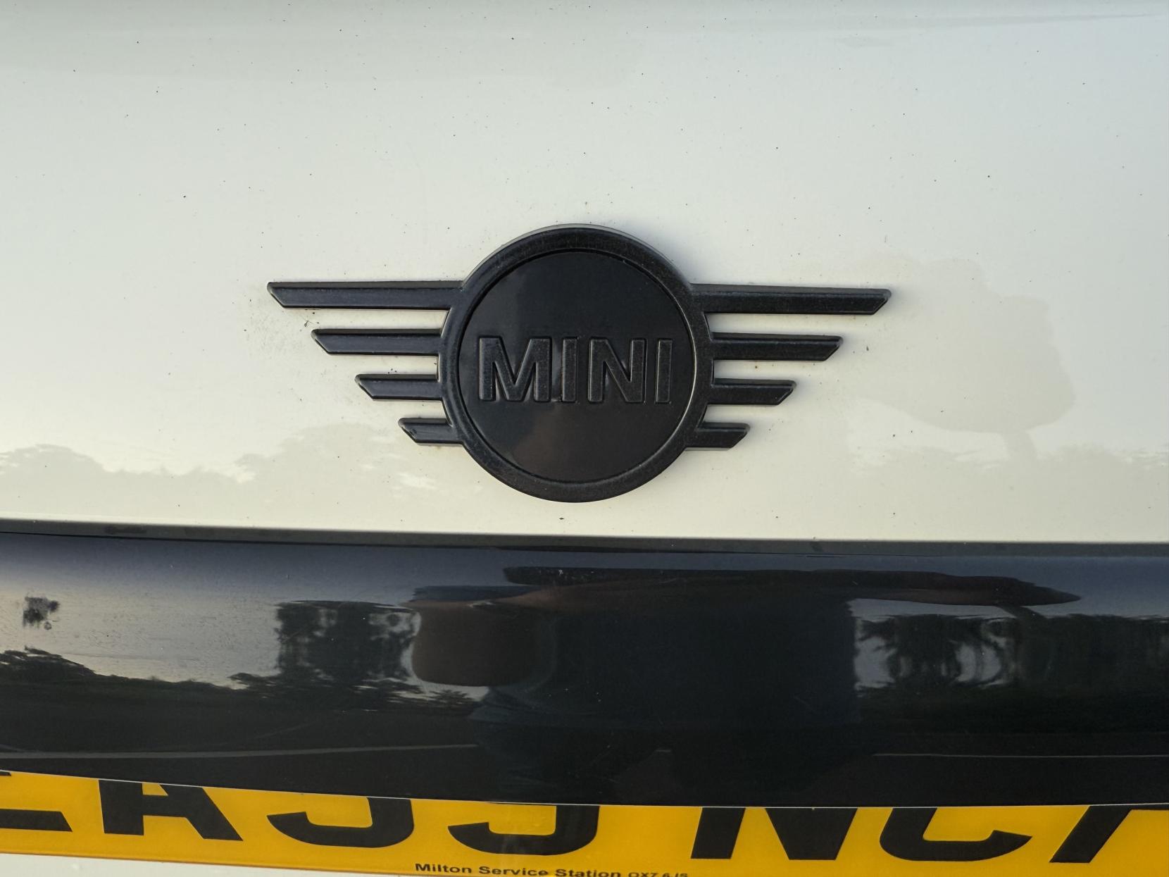 MINI Hatch 1.4 First Hatchback 3dr Petrol Manual Euro 4 (75 ps)