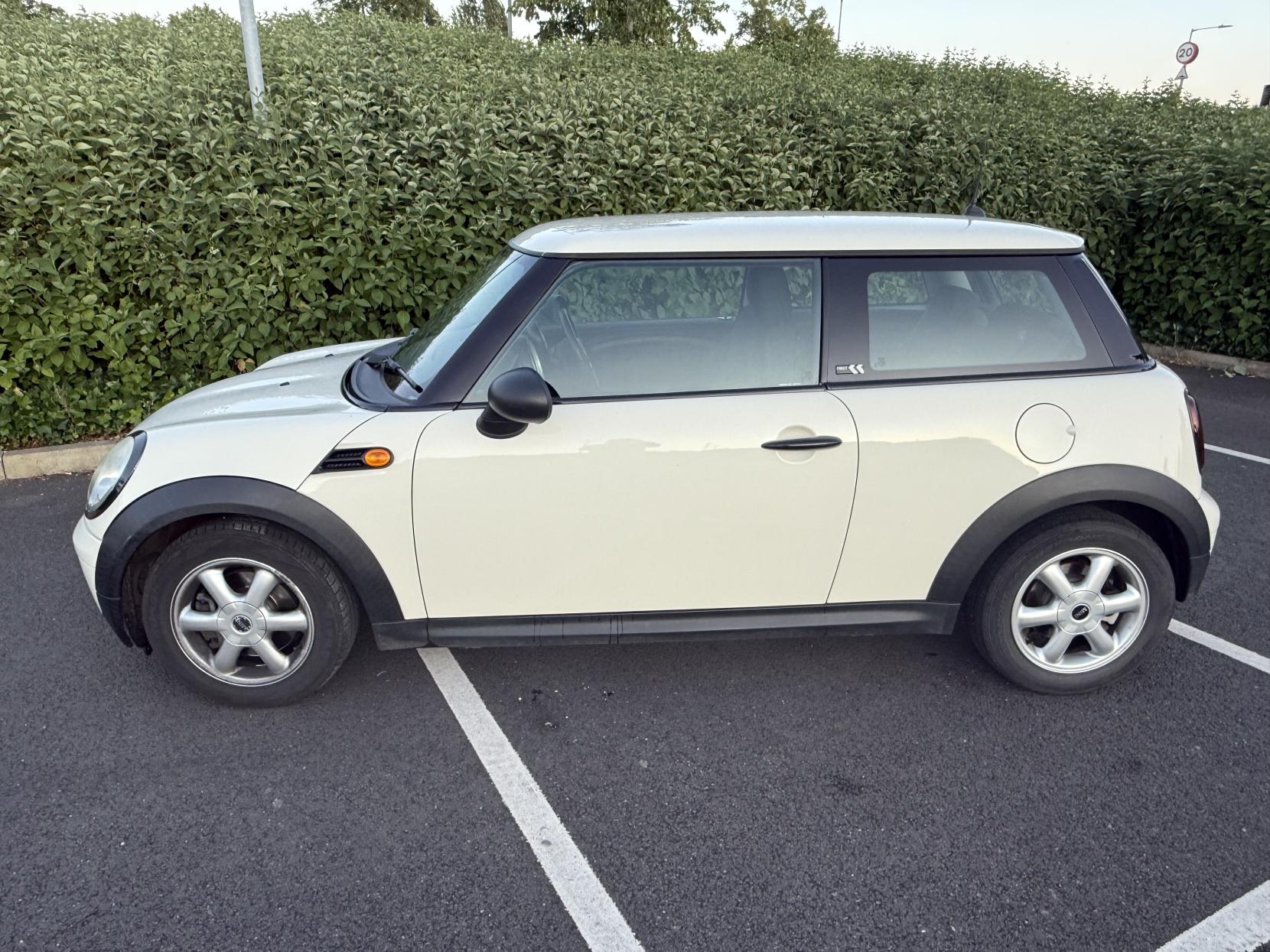 MINI Hatch 1.4 First Hatchback 3dr Petrol Manual Euro 4 (75 ps)
