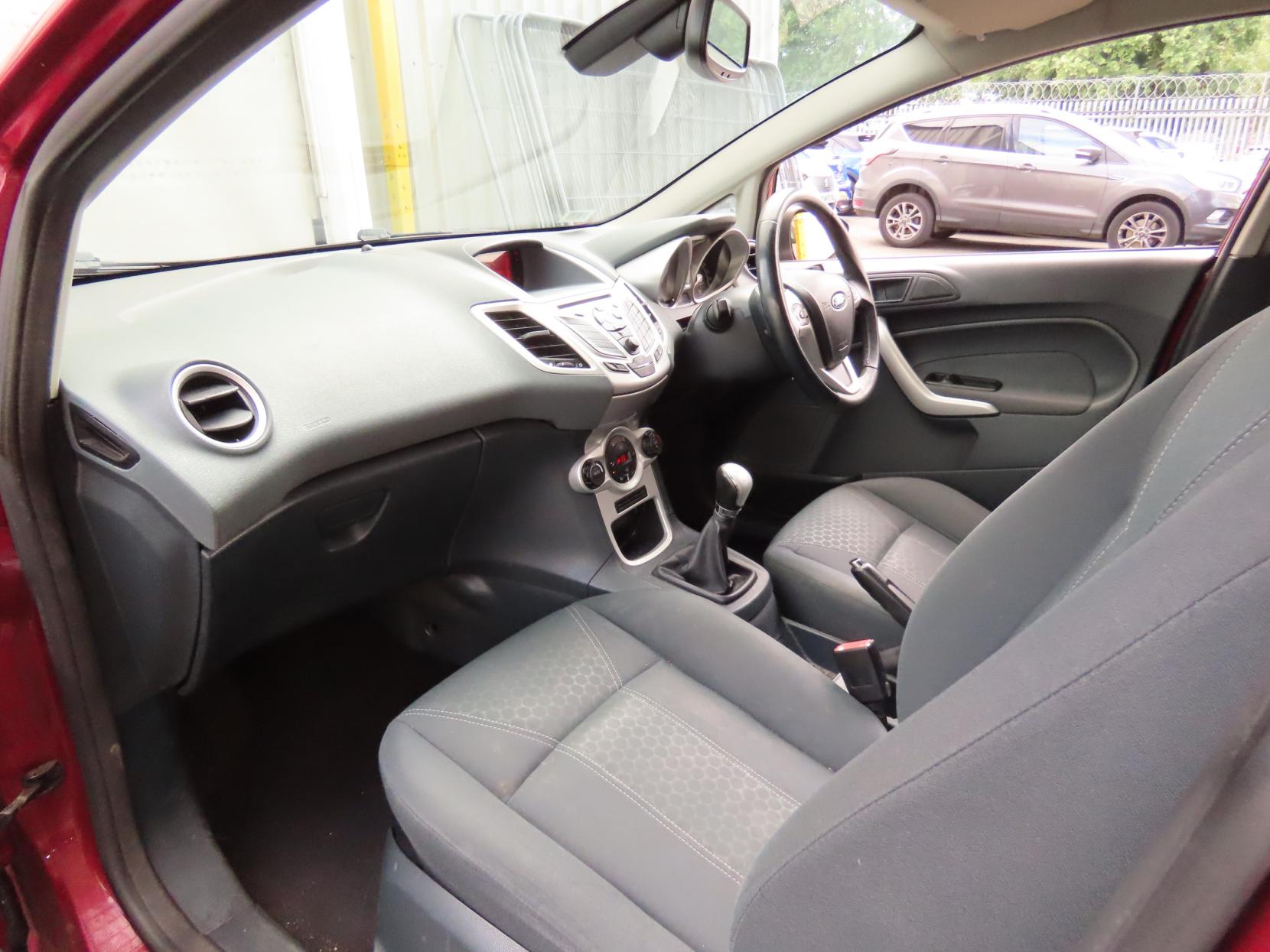 Ford Fiesta 1.4 Titanium Hatchback 5dr Petrol Manual (133 g/km, 94 bhp)