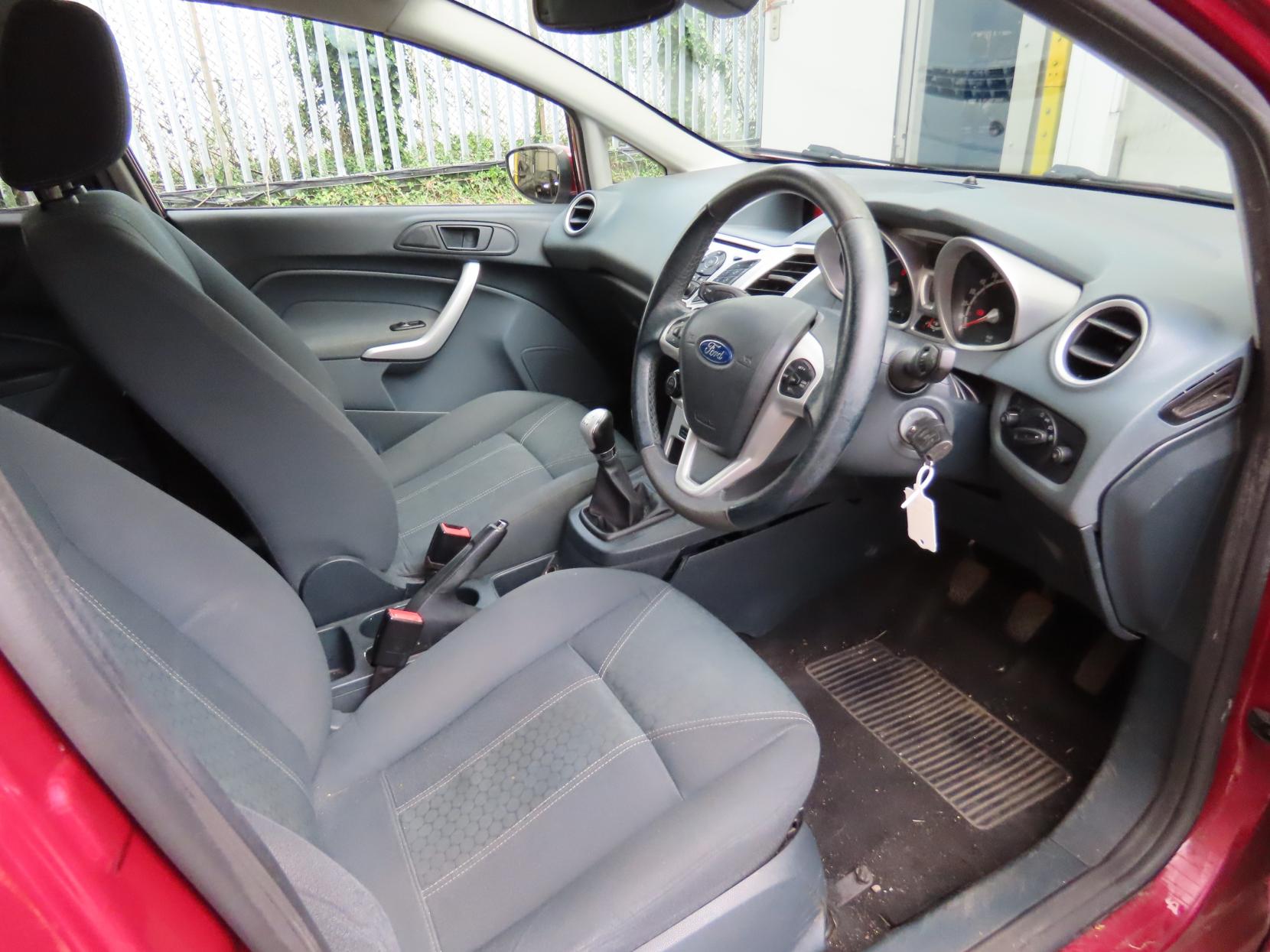 Ford Fiesta 1.4 Titanium Hatchback 5dr Petrol Manual (133 g/km, 94 bhp)