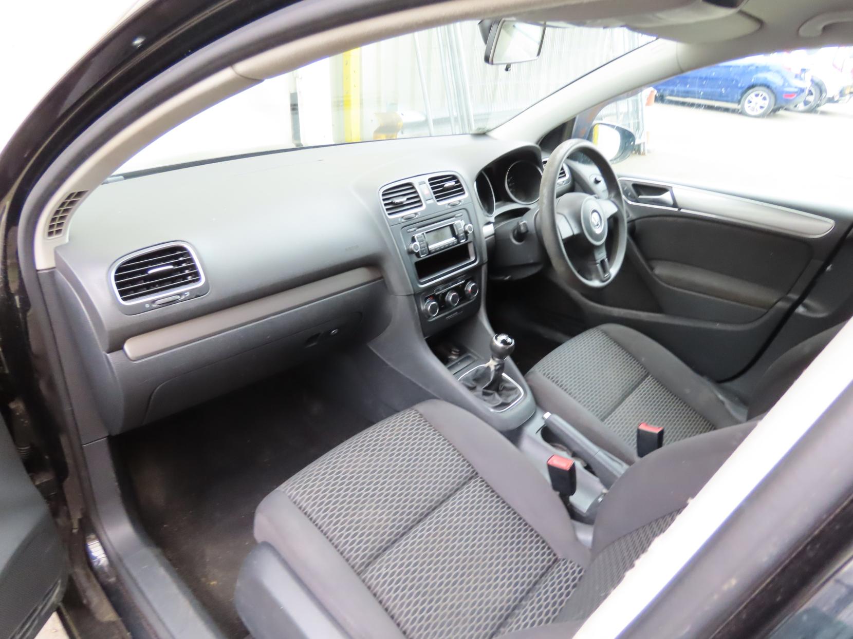 Volkswagen Golf 1.6 FSI S Hatchback 5dr Petrol Manual Euro 5 (102 ps)