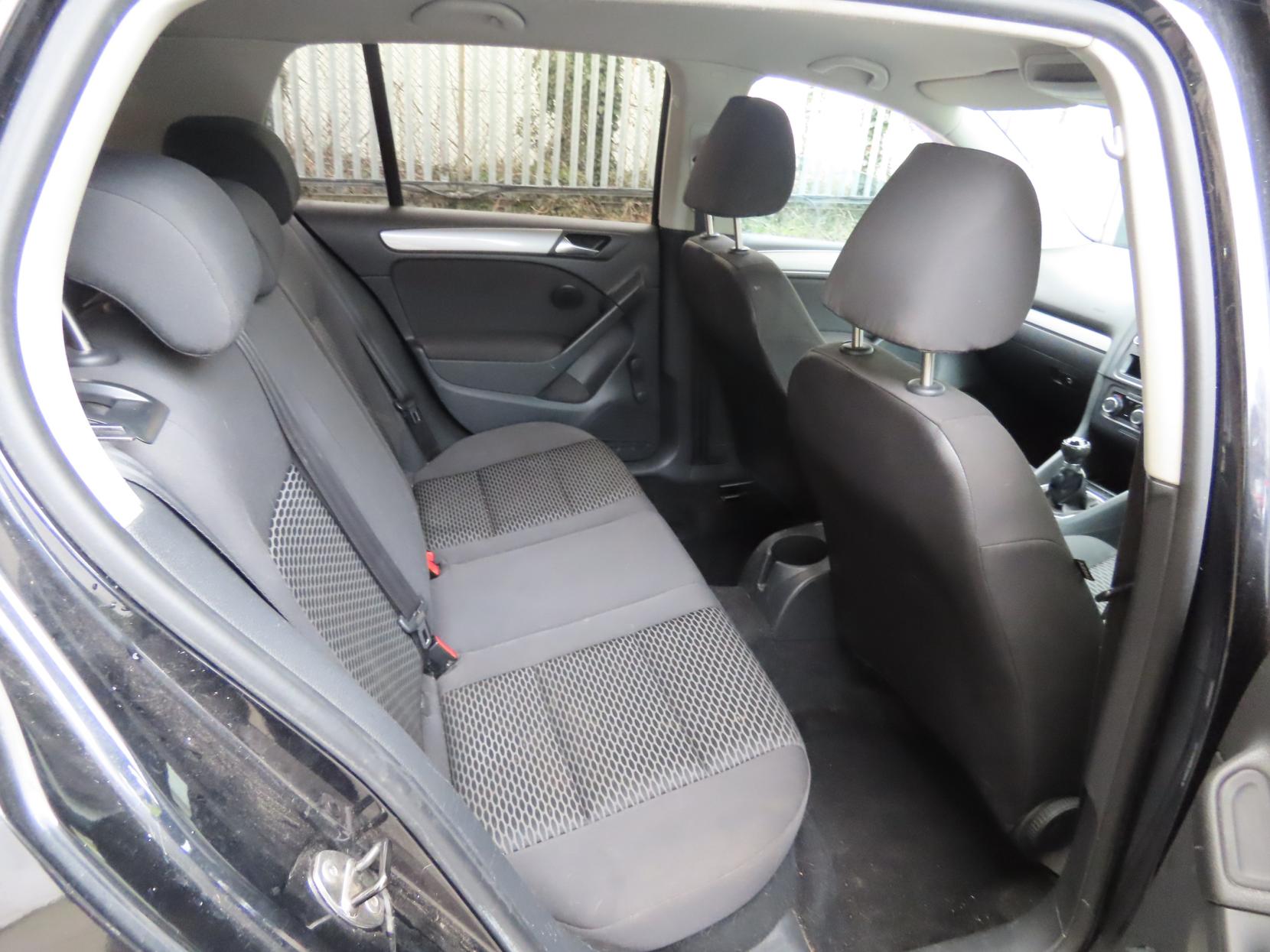 Volkswagen Golf 1.6 FSI S Hatchback 5dr Petrol Manual Euro 5 (102 ps)