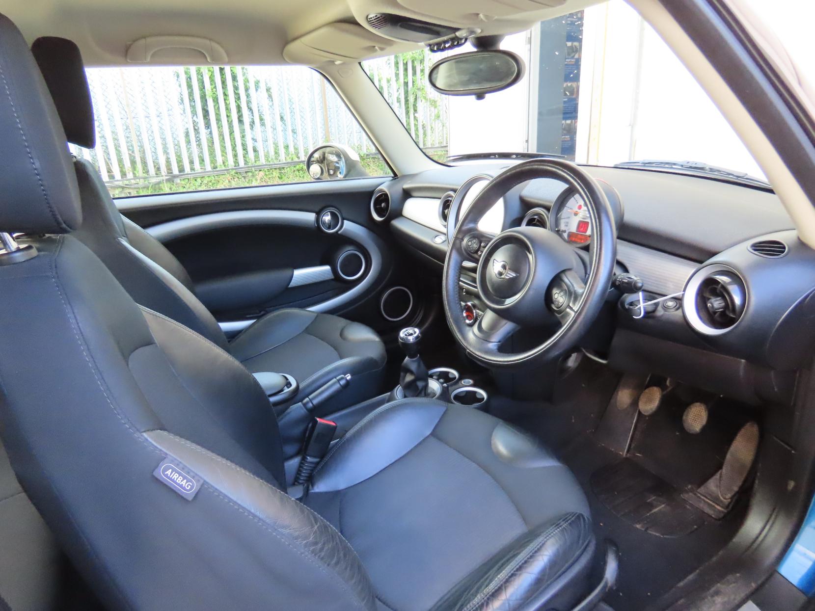 MINI Hatch 1.6 Cooper Pimlico Hatchback 3dr Petrol Manual Euro 5 (s/s) (122 ps)